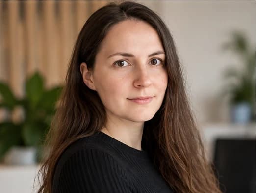 Hanna Railė in a black knit sweater